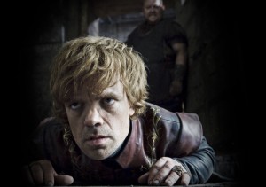 Der gebeutelte Tyrion Lanistair liegt mal wieder am Boden (Quelle: HBO)