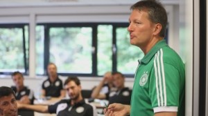 Frank Wormuth bildet für den DFB Trainer aus (Quelle: Mindjazz Pictures)