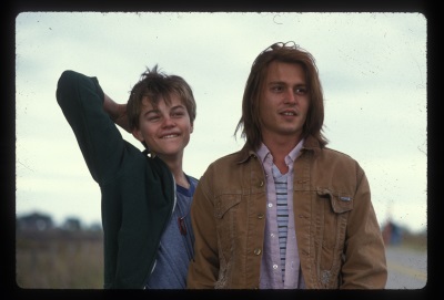 Johnny Depp und Leonardo DiCaprio als liebenswertes Brüderpaar (© Universum Film)