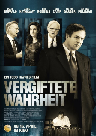 Das Hauptplakat von "Vergiftete Wahrheit" (© Tobis Film)